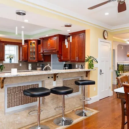 Spacious 5br Single House Near Bostonfree Parking 47 *