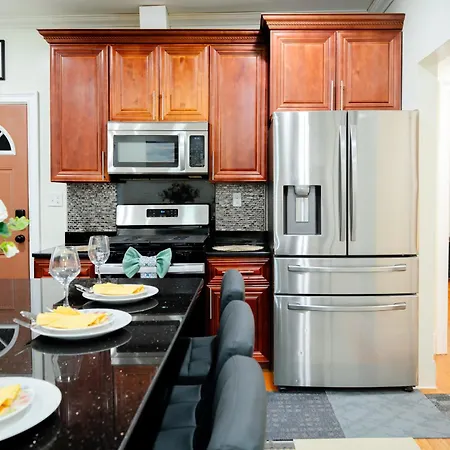 Inviting 4br - Kid Friendly - Near I-95 & Free Parking 90-2 * Boston