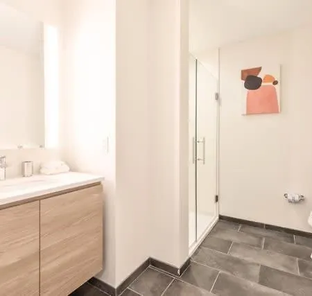 Bright Seaport Walk To Waterfront Dining Apartment Boston