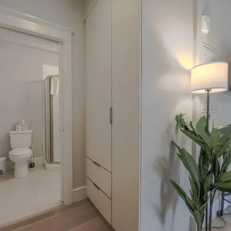 Apartment Stunning On Newbury St *