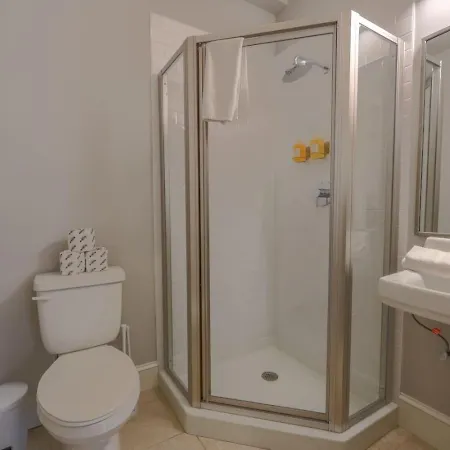 Stunning On Newbury St Apartment Boston