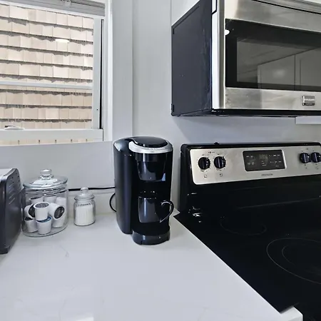 2br Near Airport Public Transit To Downtown Apartment Boston