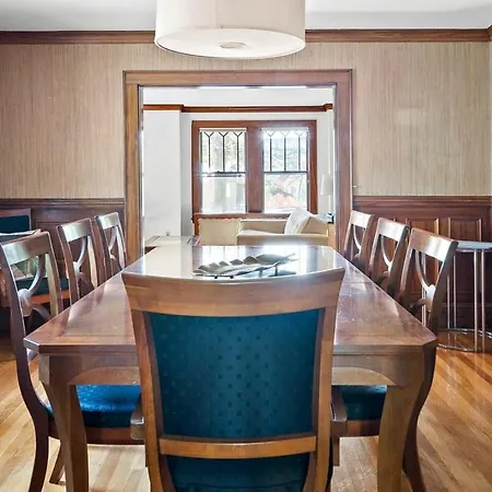 Apartment Walk To T, Jamaica Pond, Dining & Whole Foods
