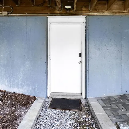 Private Own Entry Parking 7 Min To Train Apartment