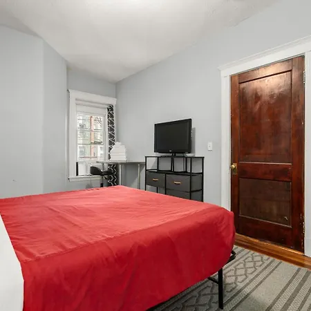 Apartment Near Cleveland Circle *