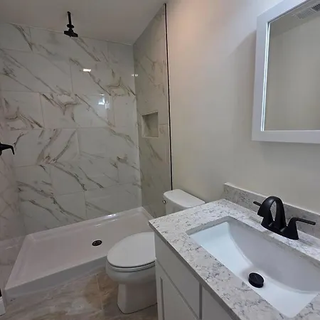Apartment A New 3 Bedroom 4 Beds 2 Bath, 2 *
