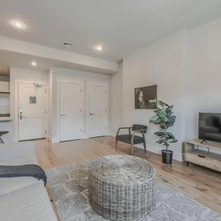Spacious 1bed 1bath In Back Bay