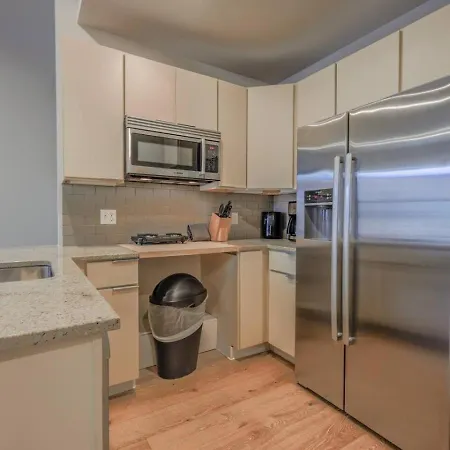Stylish 1br Newbury St Apartment