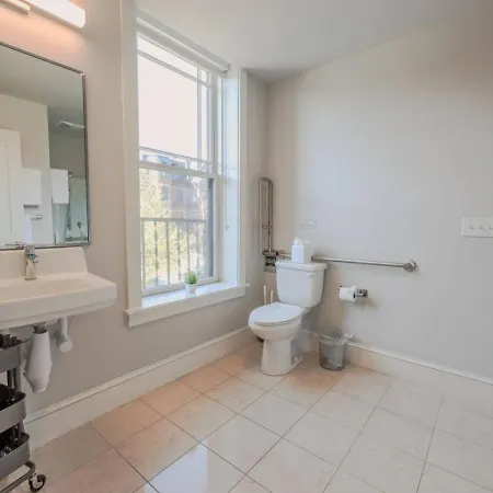 Bright Newbury Street 1 Bedroom Apartment