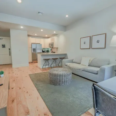 Apartment Sun-filled 1br Steps From Public Garden