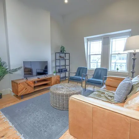 Unbeatable Location Newbury Street 1br Apartment
