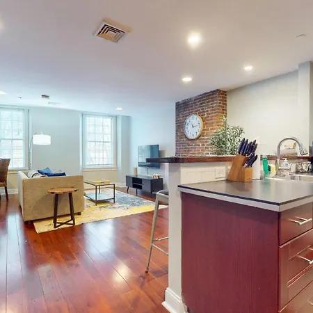 Spacious 1b In Faneuil Hallquincy Market *