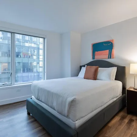 Waterfront Luxury Living & Walk To Dining Boston