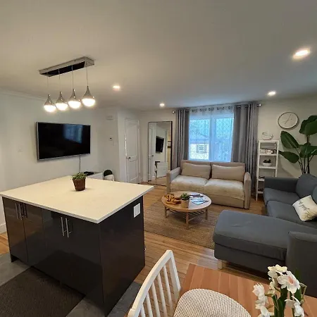 Modern 3 Bedroom With Parking In * Boston