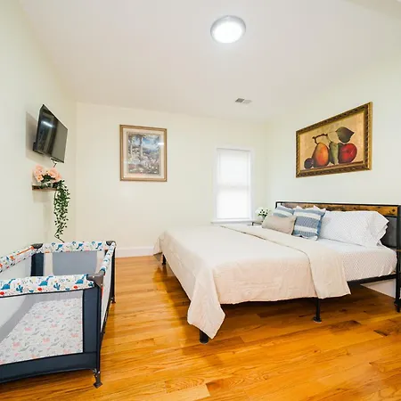 Inviting 4br - Kid Friendly - Near I-95 & Free Parking 90-2 *