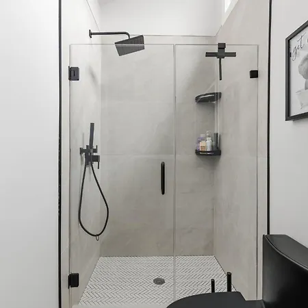 Bright And Spacious 3br Apt, Gated 2 Car Parking *