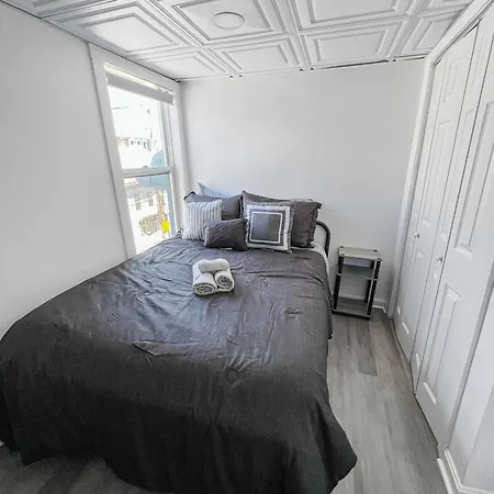 2br Near Airport Public Transit To Downtown * Boston