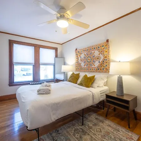 Walk To T, Jamaica Pond, Dining & Whole Foods Apartment