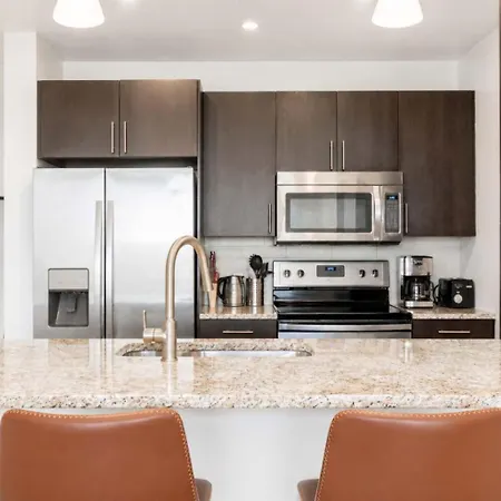 Chic Waterfront In *