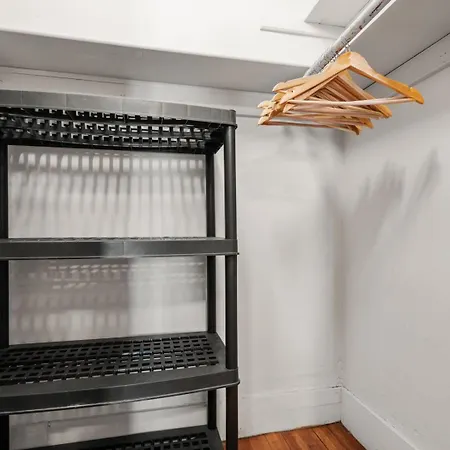 Apartment W/ Ac, W/d & Desk