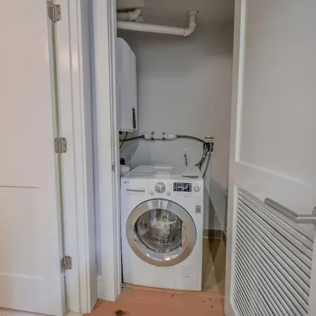 Classic Back Bay 1br On Newbury Street Apartment