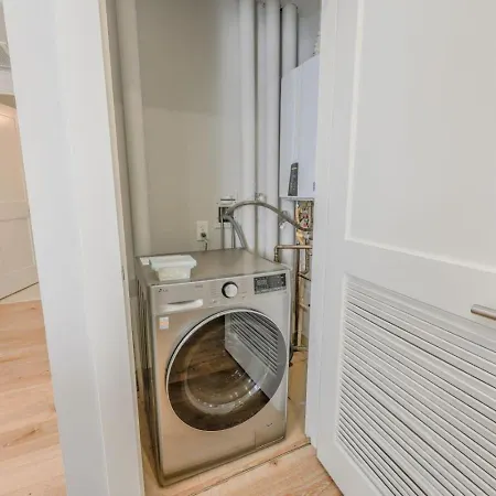 Apartment Airy And Bright 1br Newbury St *