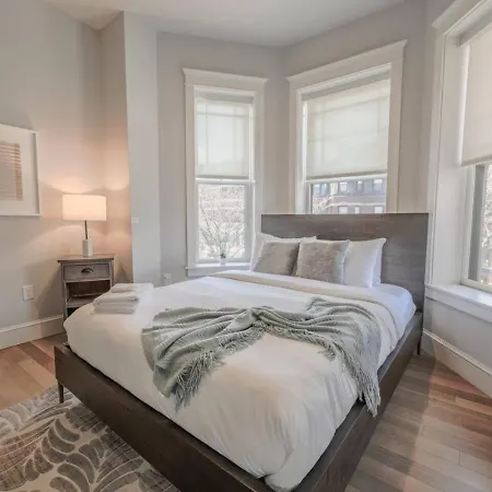 Bright Newbury Street 1 Bedroom *