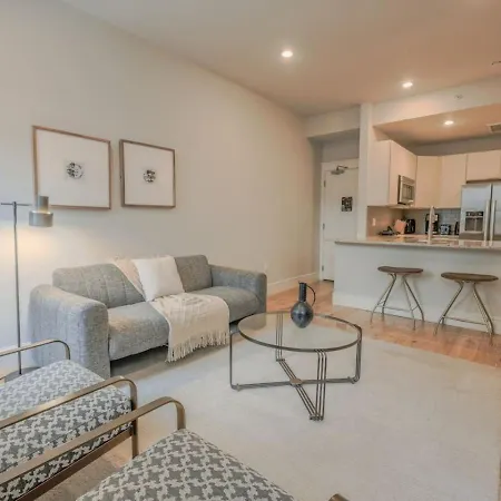 Stylish 1br Newbury St * Boston