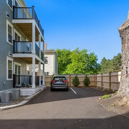 New 3 Bedroom, 2 Bath Unit, Meadow View! Apartment Boston