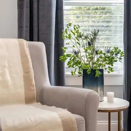 Apartment New 3 Bedroom, 2 Bath Unit, Meadow View! Boston