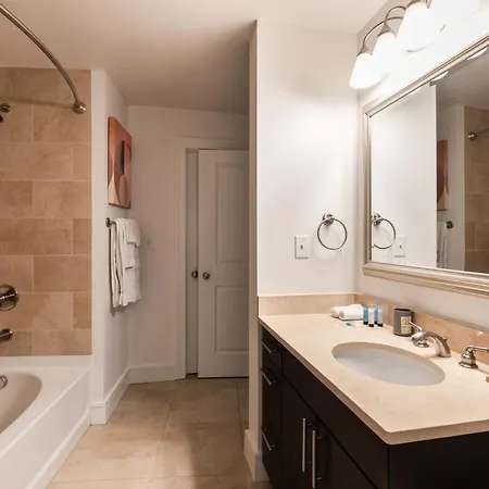 Apartment Waterfront Luxury Living & Walk To Dining *