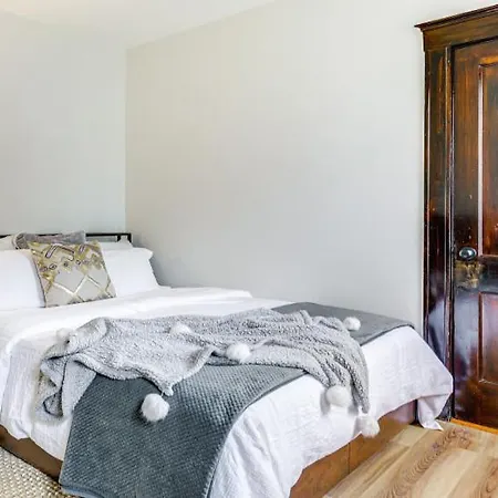 4bed - Location - Pets Ok Apartment *