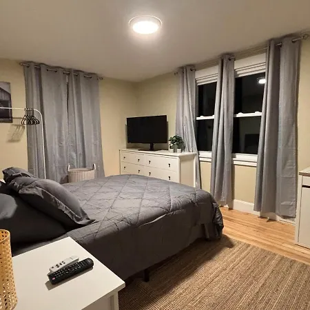 Apartment Modern 3 Bedroom With Parking In