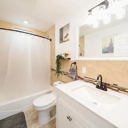 Inviting 4br - Kid Friendly - Near I-95 & Free Parking 90-2 *