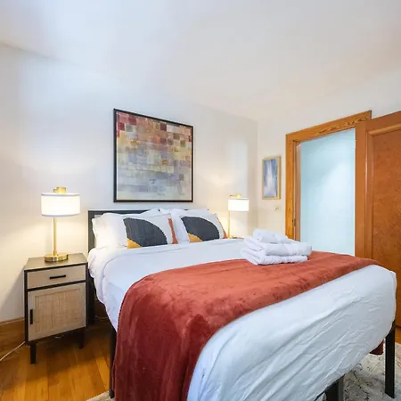 Apartment Walk To T, Jamaica Pond, Dining & Whole Foods Boston
