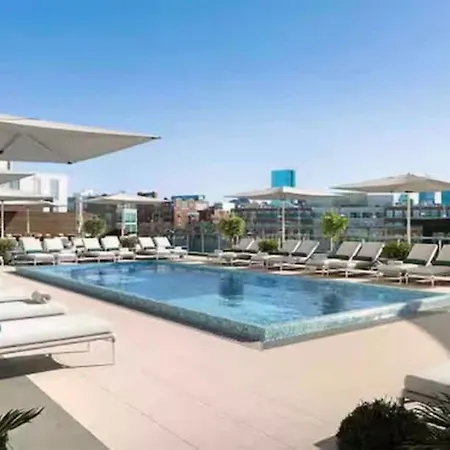 2br Pool Views Near Public Garden Apartment