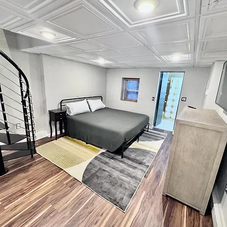 Apartment Street Hideaway *
