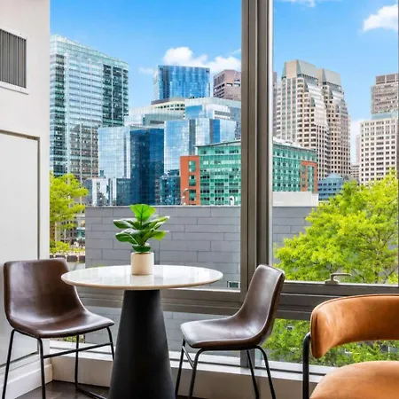 Apartment Lux With Pool Boston