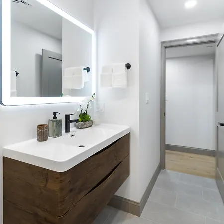 North End 2br Prime Location Apartment *