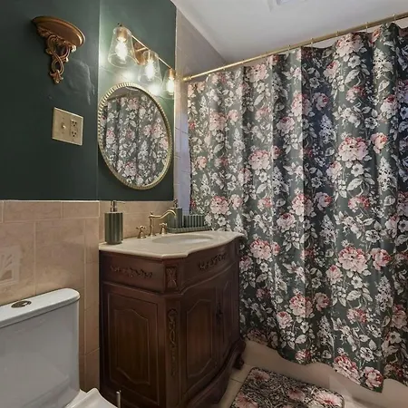 Apartment Charming 3br Garage Ev, Pool Table