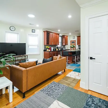 Apartment Inviting 4br - Kid Friendly - Near I-95 & Free Parking 90-2 Boston