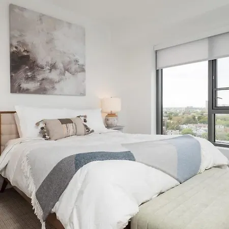 Cozy 2br Near Harvard With Gym Golf & Work Space Boston