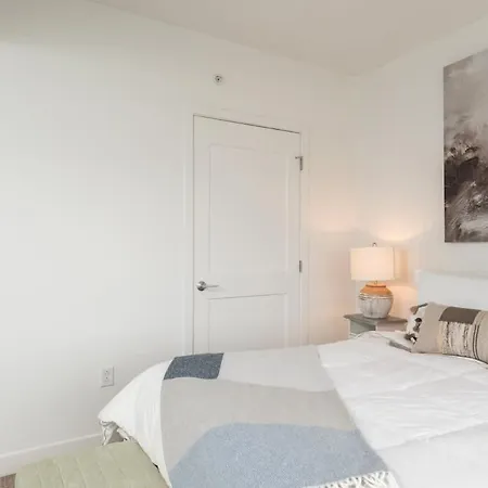 Cozy 2br Near Harvard With Gym Golf & Work Space * Boston