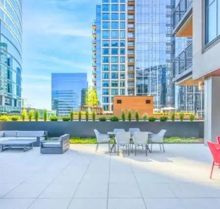Bright Seaport Walk To Waterfront Dining