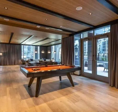 Bright Seaport Walk To Waterfront Dining Apartment Boston