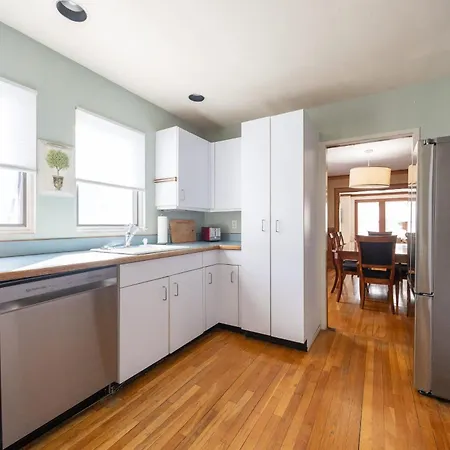 Apartment Walk To T, Jamaica Pond, Dining & Whole Foods