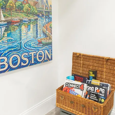 Apartment Private Own Entry Parking 7 Min To Train Boston
