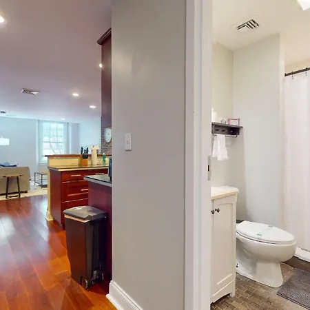 Spacious 1b In Faneuil Hallquincy Market Apartment Boston