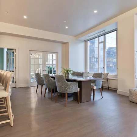 Apartment Waterfront Luxury Living & Walk To Dining