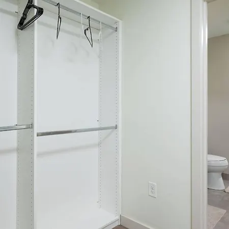 2br Den Fenway Walk To Bu Longwood Red Sox Boston